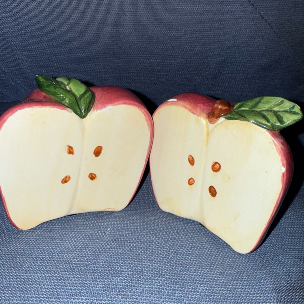 Apple Shaped Salt and Pepper Shakers Apple LAST CHANCE
